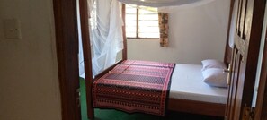 2 bedrooms, bed sheets - Quiet family friendly, spacious walk to beach (Watamu)