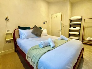 1 chambre, fer et planche à repasser, Wi-Fi gratuit, draps fournis