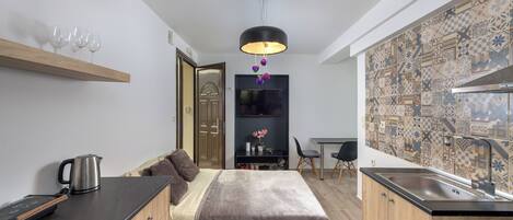 1 makuuhuone, tallelokero huoneessa, Wi-Fi, vuodevaatteet