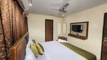 Deluxe Double Room | Living area | 21-inch TV with satellite channels