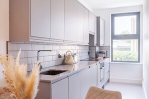 Frigorífic, microones, forn i placa de cuina 