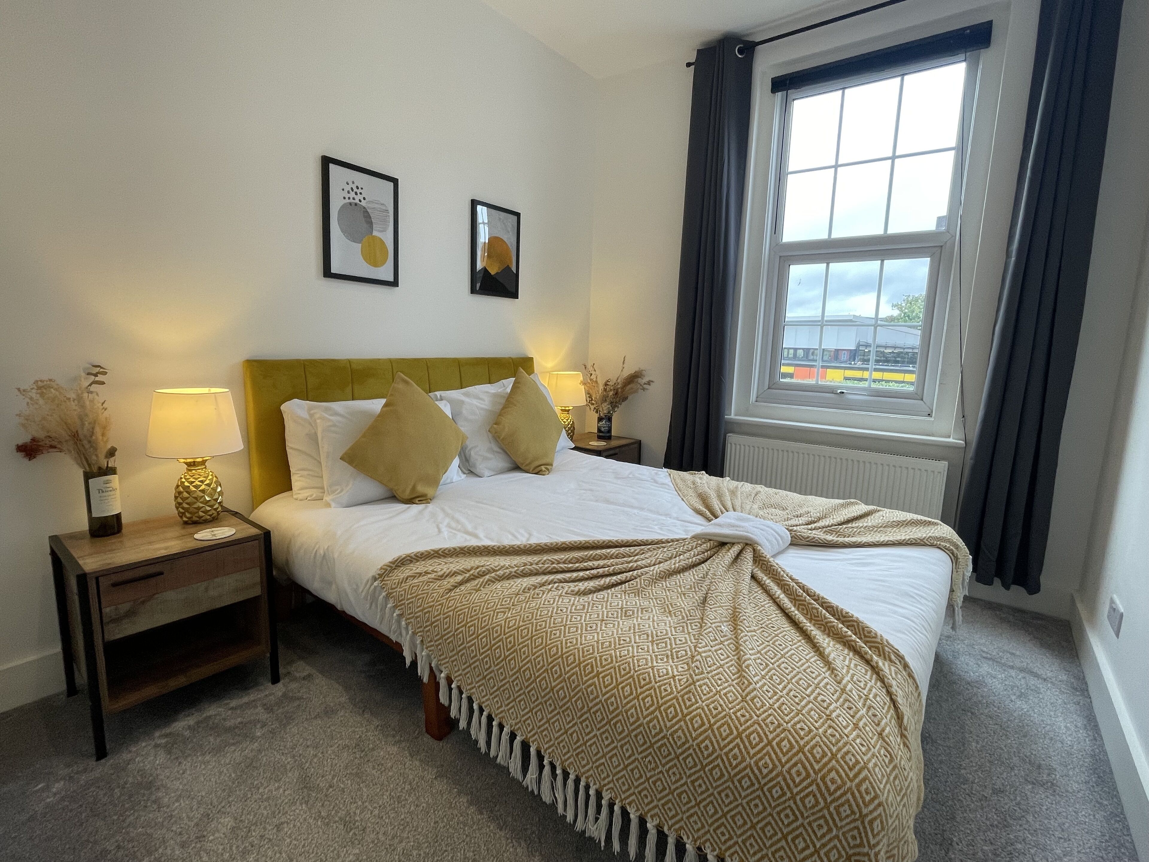 2 bed flat West Kensington/Fulham