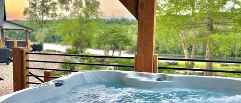 Outdoor spa tub