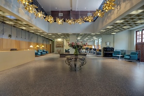 Lobby - Pine Astoria Hotel (Tbilisi)