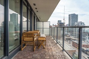 تناول الطعام بالخارج