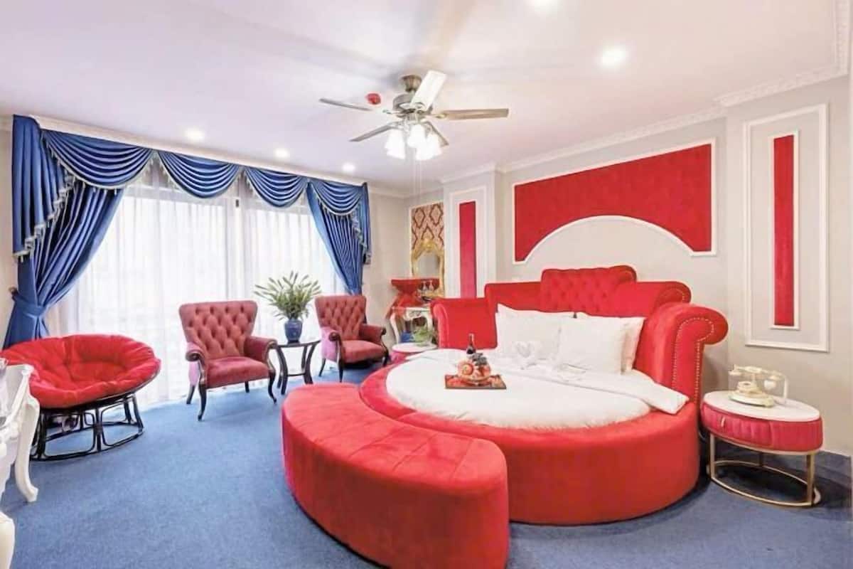 Desk, free WiFi, bed sheets