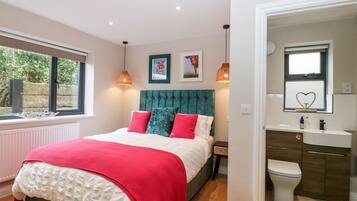 Cottage | 2 bedrooms, free WiFi, individually decorated, individually furnished