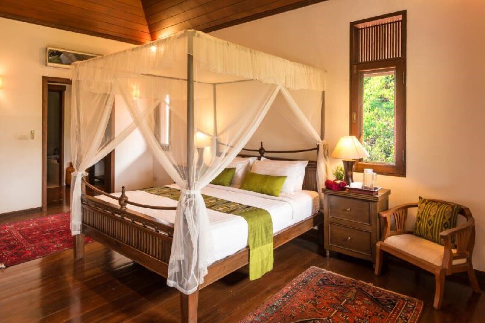 5 bedrooms, in-room safe, desk, iron/ironing board