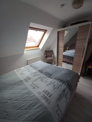 2 Schlafzimmer, Reisekinderbett, kostenloses WLAN, Bettwäsche