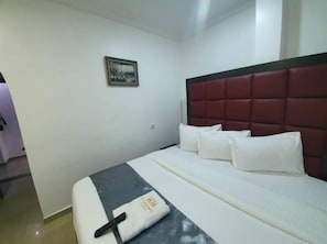 Superior-rum | Memory foam-madrasser, skrivbord, arbetsyta för laptop och gratis wi-fi