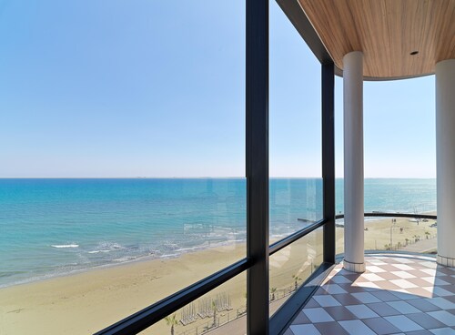 LIV Mackenzie Beach Suites