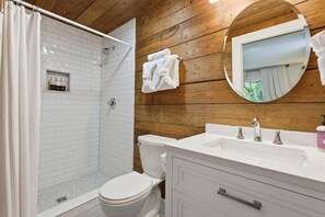 Shower, hair dryer, towels - Happy Hiker, Nearby hiking, NEW FIREPIT, Modern renovation, Dog Friendly (Highlands)