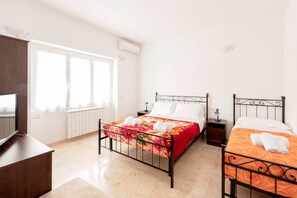 1 camera, culla da viaggio, Wi-Fi gratuito, lenzuola
