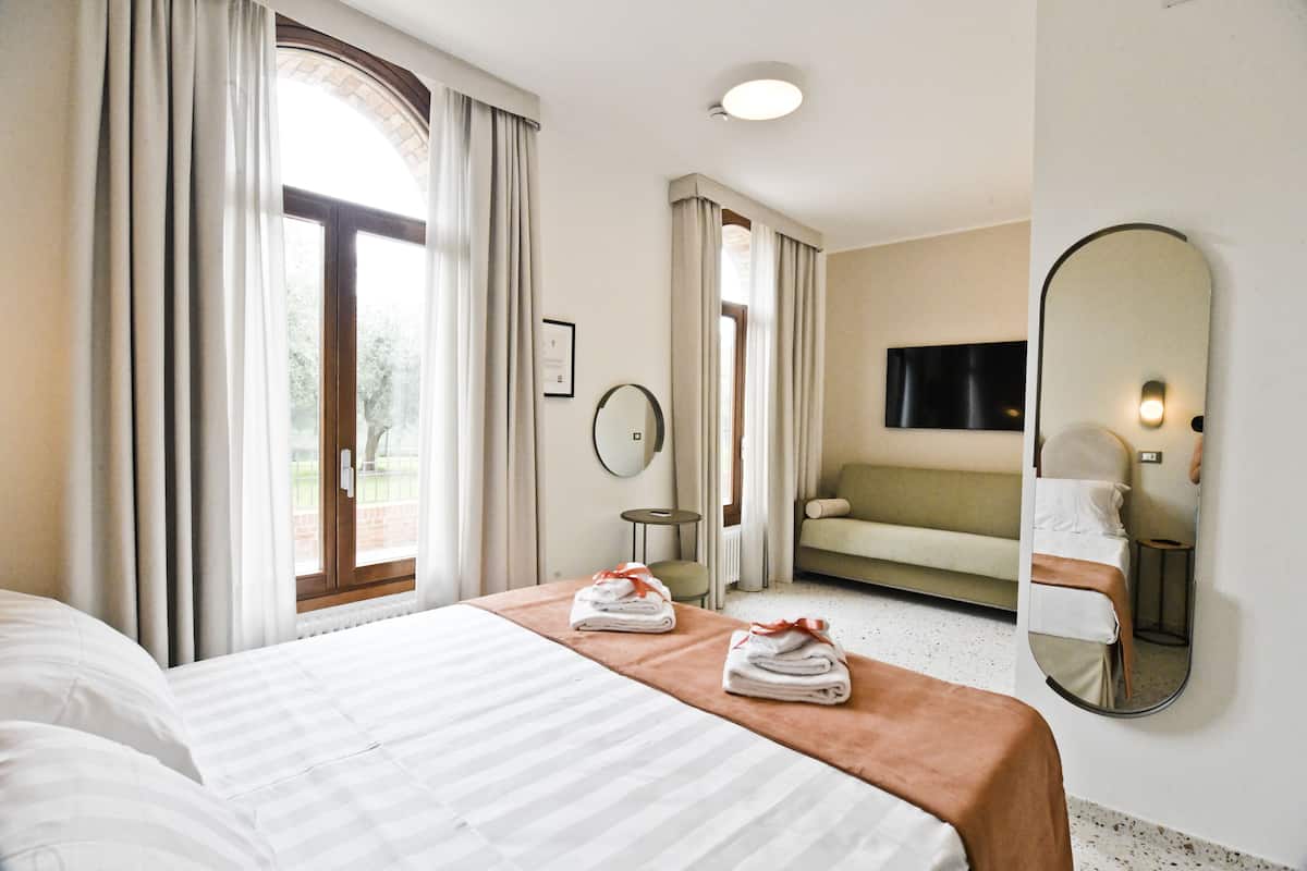 Club-Zimmer, Gartenblick (Olivia) | Daunenbettdecken, Minibar, Zimmersafe, Verdunkelungsvorhänge