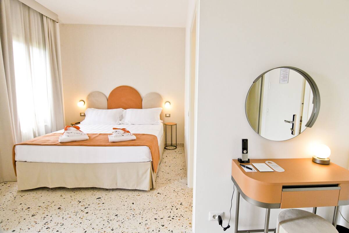 Rom – deluxe, balkong (Leonia) | Dundyner, minibar, safe på rommet og blendingsgardiner