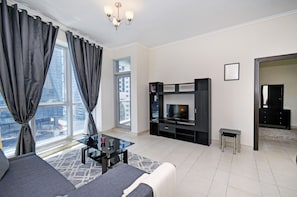 Smart TV - Cozy 1BR at Torch Tower Dubai Marina by Deluxe Holiday Homes (Dubai)