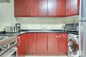 Fridge, microwave, oven, coffee/tea maker