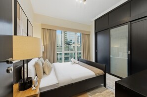 1 chambre, coffre-fort, fer et planche à repasser