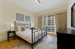 1 soverom, safe på rommet, strykejern/-brett og wi-fi (inkludert)