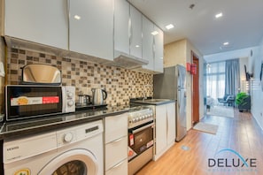 Kühlschrank, Mikrowelle, Ofen, Toaster