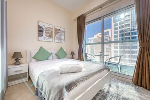 2 chambres, coffre-fort, fer et planche à repasser