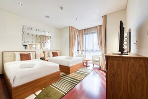 2 chambres, coffre-fort, fer et planche à repasser