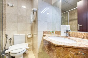 Shower, hair dryer, towels