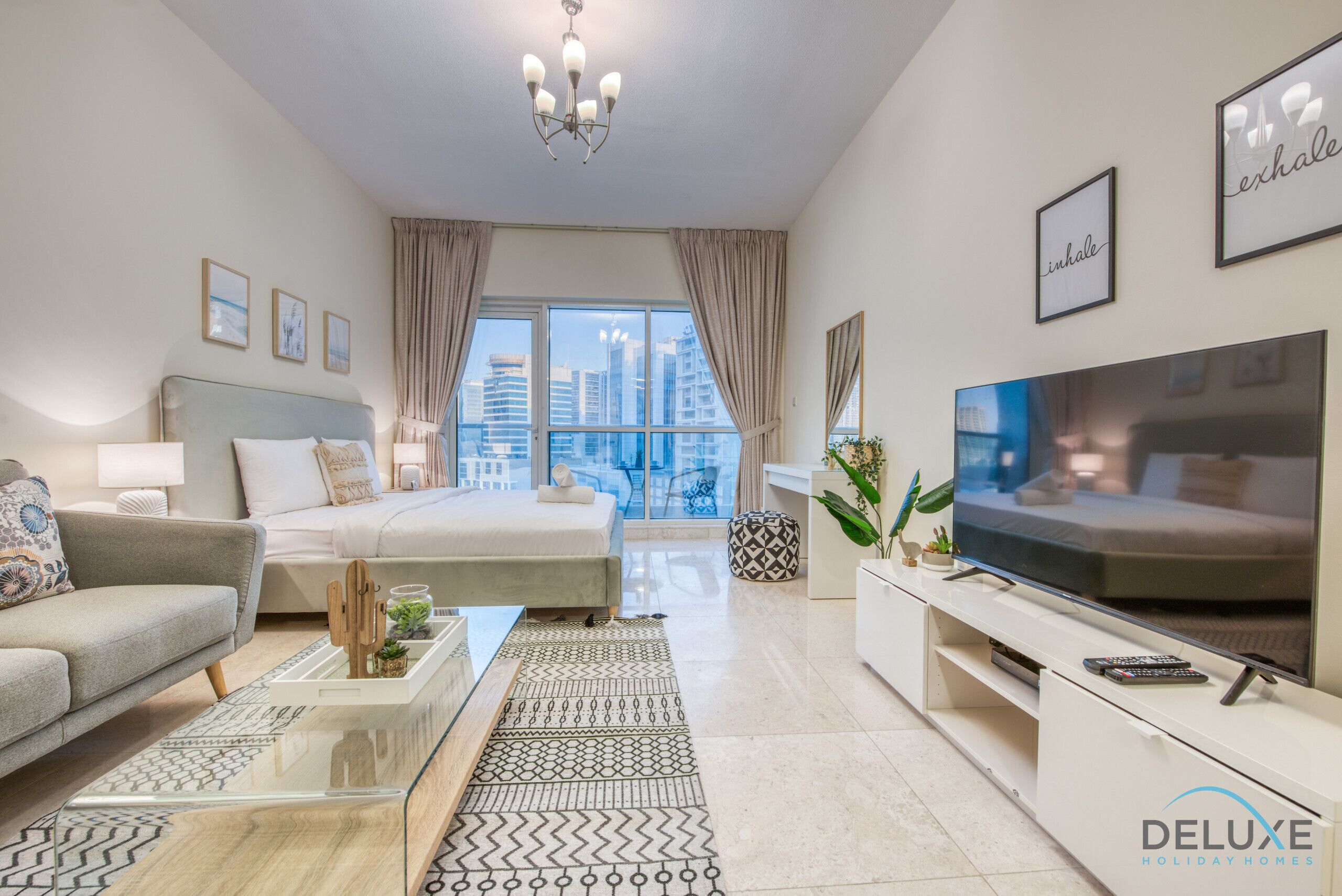 Een strijkplank/strijkijzer, gratis wifi, beddengoed