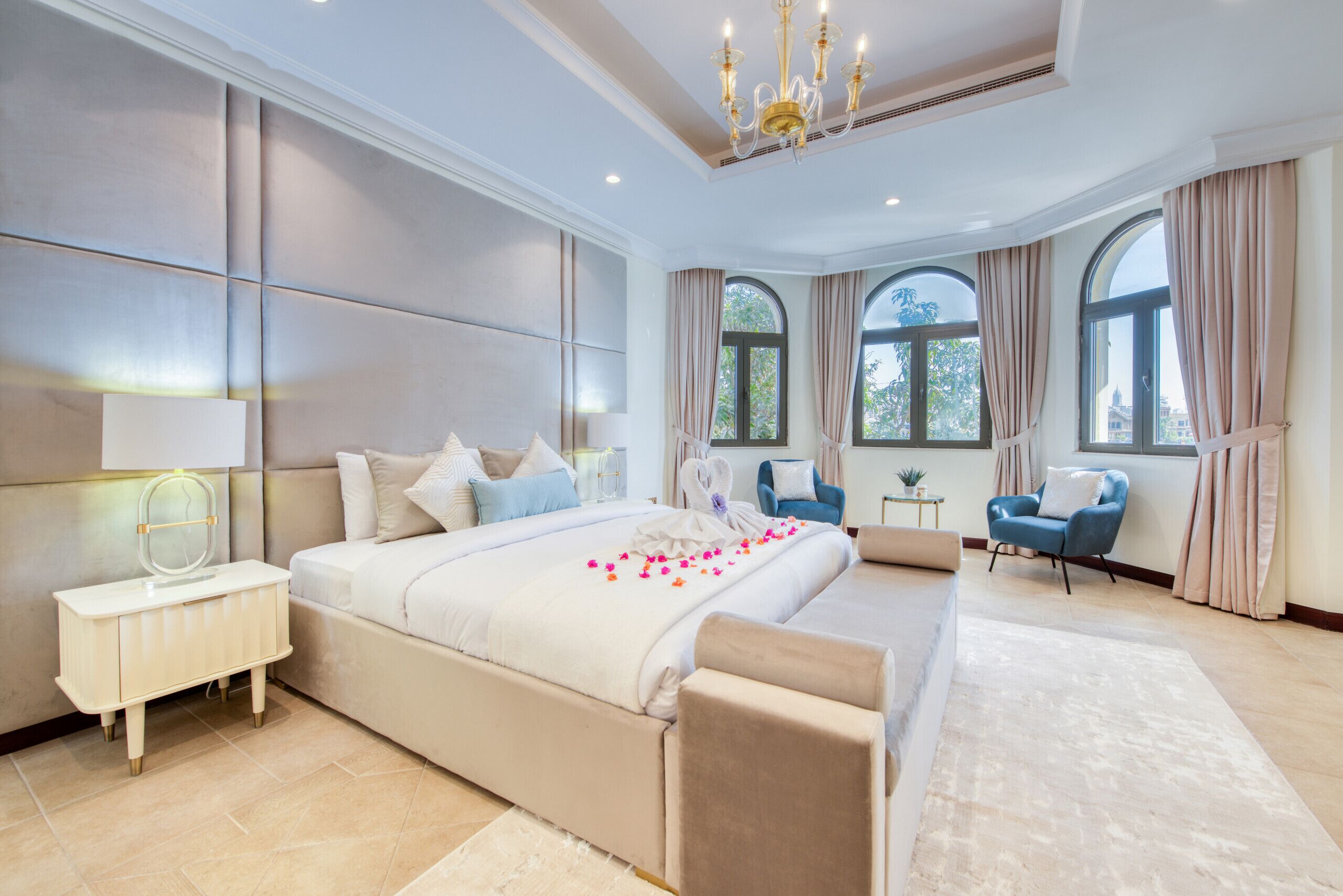 6 bedrooms, in-room safe, iron/ironing board, free WiFi
