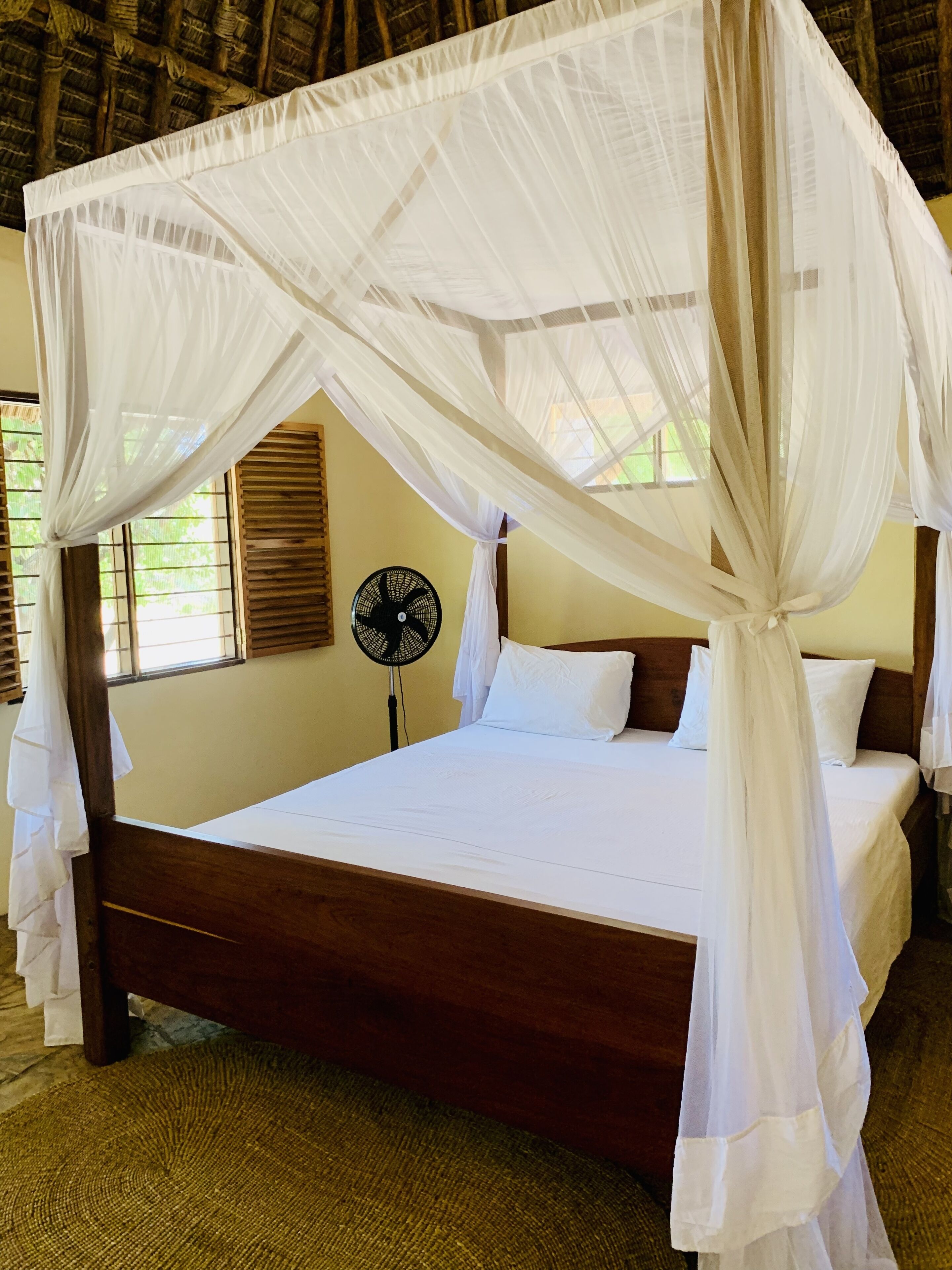 3 多间卧室、客房内保险箱、熨斗/熨衣板、收费 WiFi