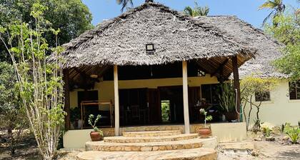 USHONGO BEACH COTTAGES<br>“CAPTIVATING. COASTAL. CONNECTION”