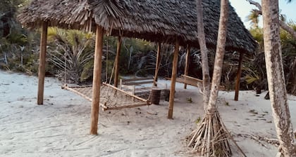 USHONGO BEACH COTTAGES<br>âCAPTIVATING. COASTAL. CONNECTIONâ