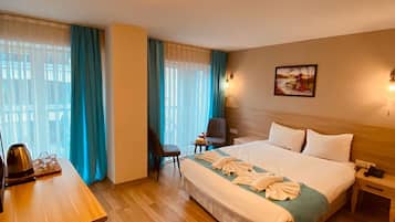 Habitación estándar con 1 cama doble o 2 individuales, 1 cama doble | Minibar, sistema de insonorización, wifi gratis y ropa de cama