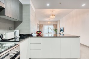 Kühlschrank, Mikrowelle, Ofen, Toaster