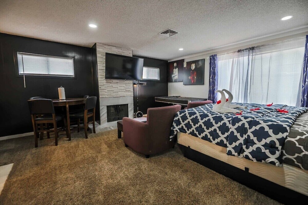 Welcome to Fabulous Las Vegas!<br><br>Located minutes away from the Las Vegas Strip