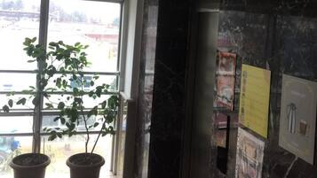 جناح فاخر | منطقة المعيشة | تلفزيون بشاشة مسطحة