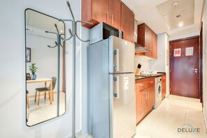 冰箱、微波炉、烤面包机、厨具/餐具