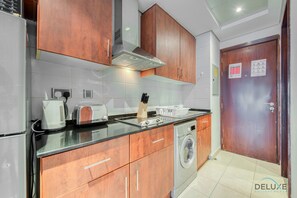 冰箱、微波炉、烤面包机、厨具/餐具