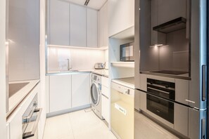 ثلاجة، ميكروويف، فرن، غسالة أطباق