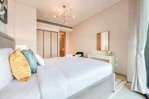 1 chambre, coffre-fort, fer et planche à repasser