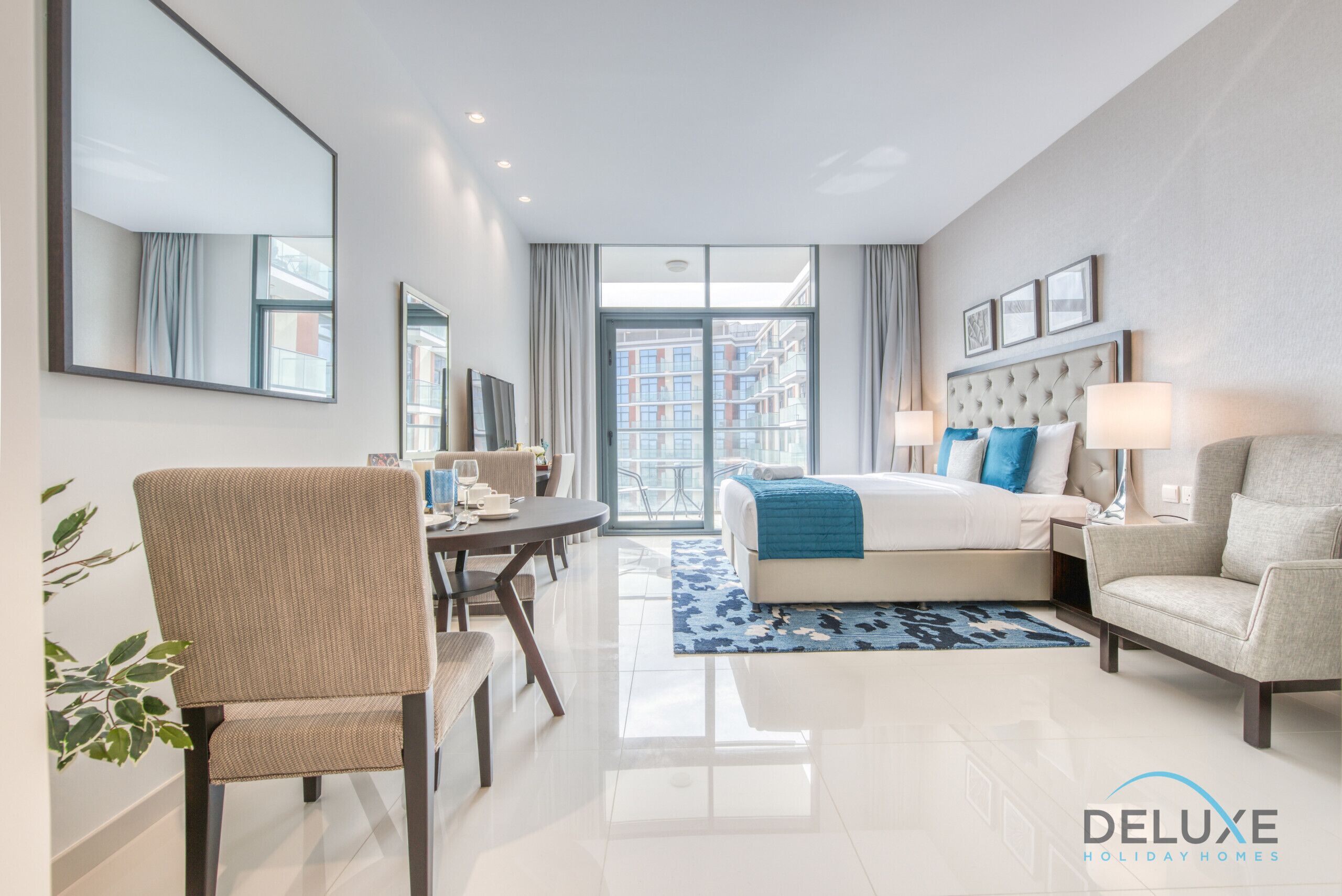 Tabla de planchar con plancha, wifi gratis y ropa de cama 