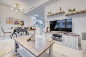 TV - Opulent 3BR Townhouse at DAMAC Hills 2 Akoya by Deluxe Holiday Homes (Dubai)