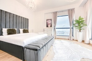 2 chambres, coffres-forts dans les chambres, fer et planche à repasser