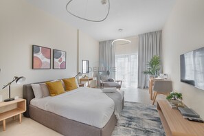 Tabla de planchar con plancha, wifi gratis y ropa de cama 