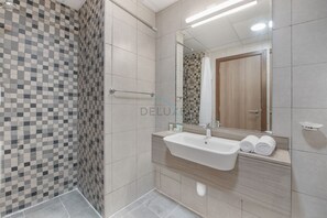 Dusche, Haartrockner, Handtücher