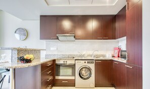 冰箱、微波炉、烤箱、烤面包机