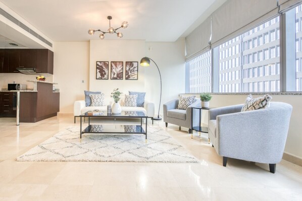 TV - Gorgeous 1BR at Sky Gardens DIFC by Deluxe Holiday Homes (Dubai)