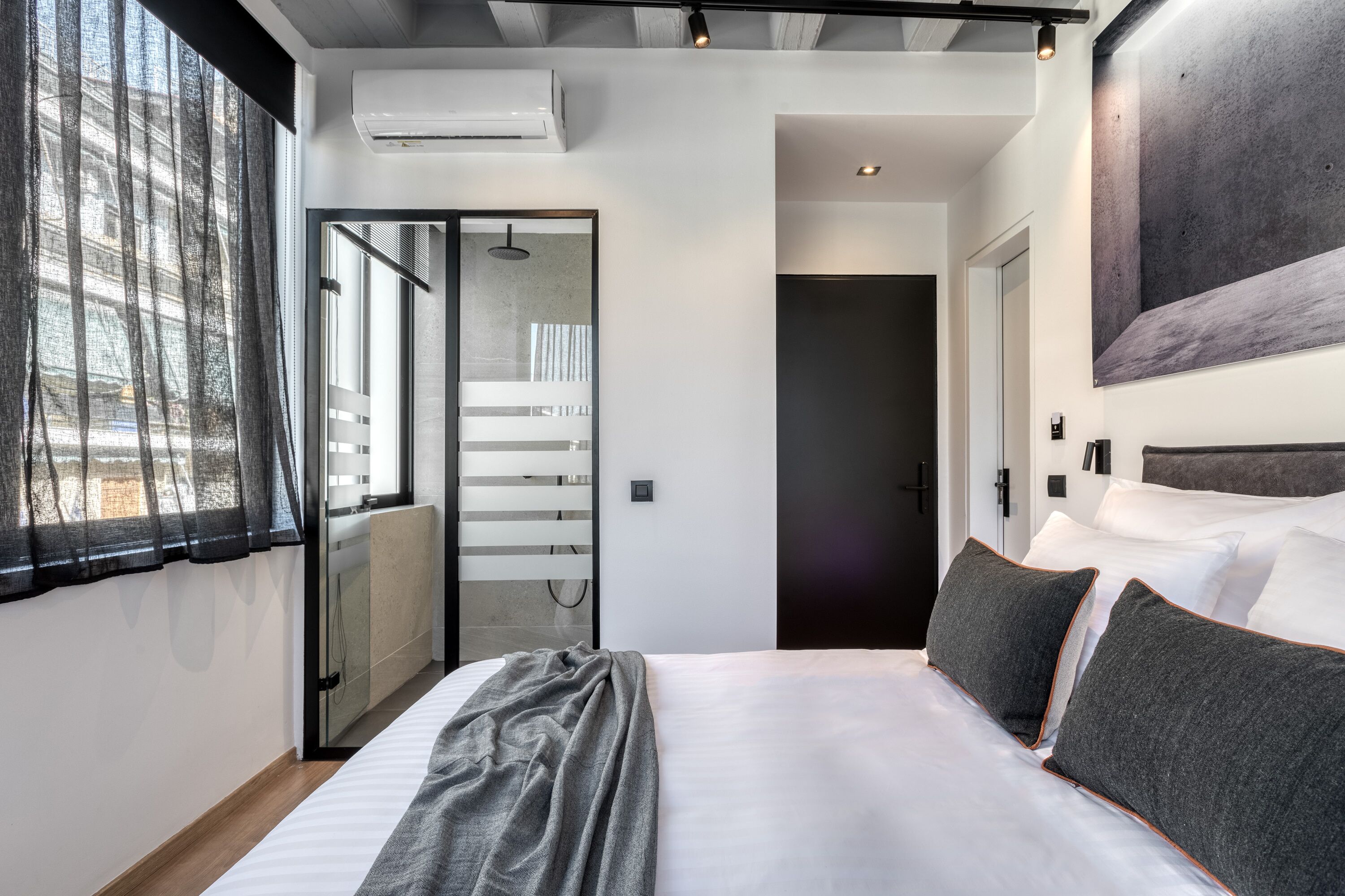 Caja de seguridad en la habitación y decoración personalizada 