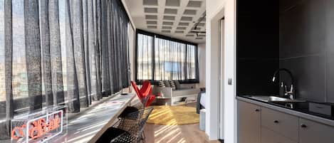 Acropolis Suite City View | 私人小型廚房 | 迷你雪櫃、特濃咖啡機、咖啡機/沖茶器、電熱水壺