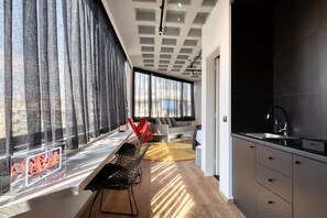 Acropolis Suite City View | Private kitchenette | Mini-fridge, espresso maker, coffee/tea maker, electric kettle - Koniama Acropolis (Athens)